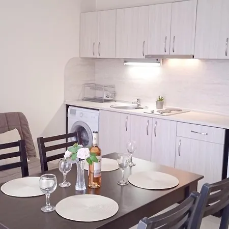 в непосредствена близост до плажа Iii Apartment