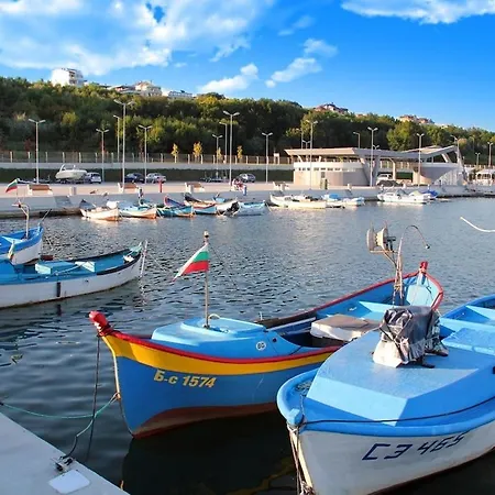 в непосредствена близост до плажа Iii Burgas