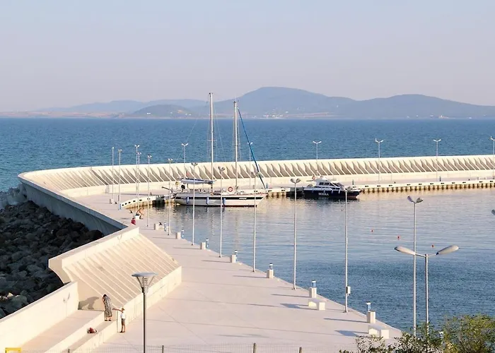 в непосредствена близост до плажа Iii Burgas